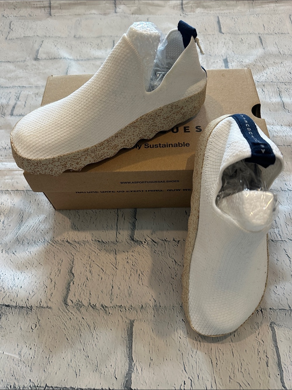 NWT Asportuguesas Slip-On Knit Flats in White with Contrasting Heel Tab